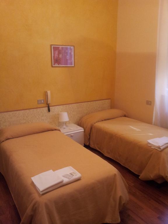 Albergo Tarsia Καστροβιλάρι Δωμάτιο φωτογραφία