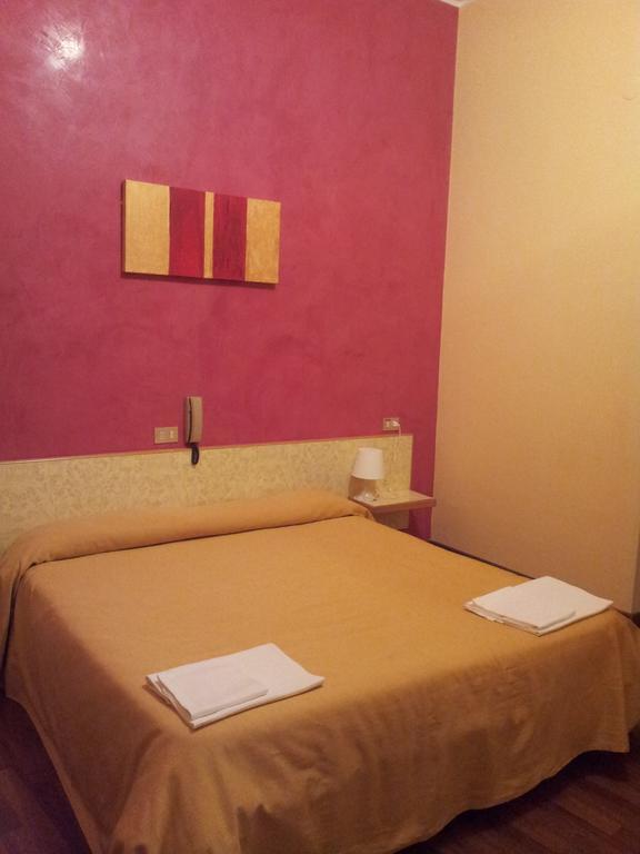 Albergo Tarsia Καστροβιλάρι Δωμάτιο φωτογραφία